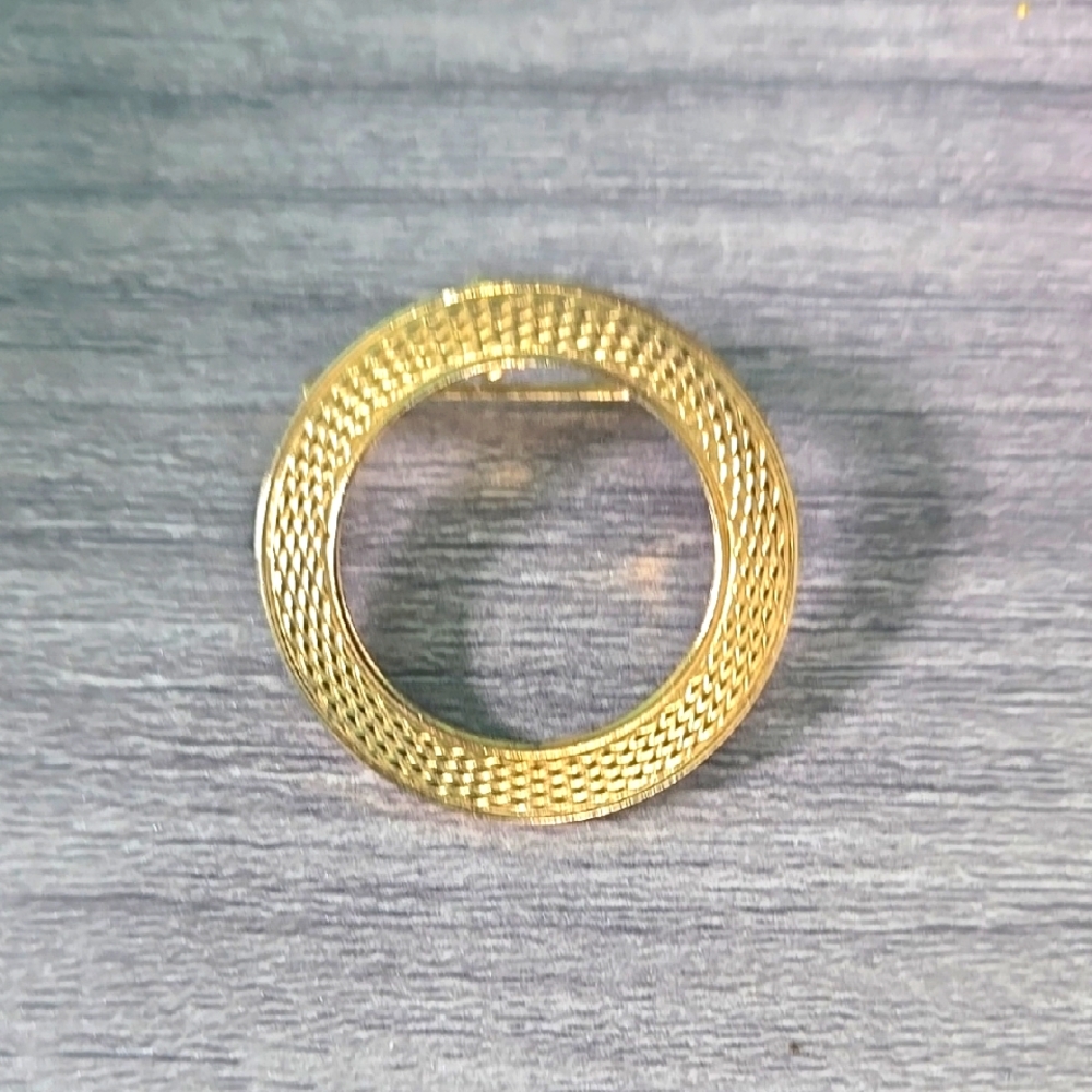 Vintage Circle Brooch Goldtone Estate Sale Jewelry Unsigned